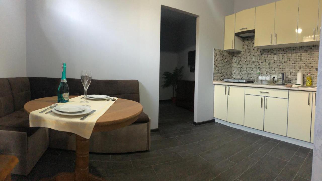 Reef Apartments Odessa Eksteriør billede