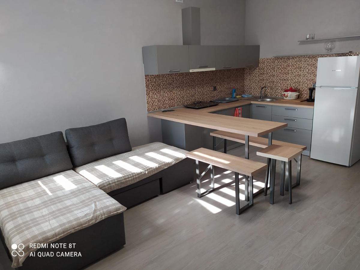 Reef Apartments Odessa Eksteriør billede